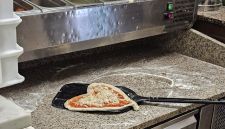 pizza a forma di cuore preparate in carcere a Ivrea